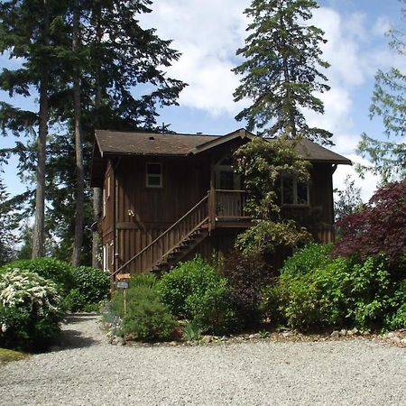 Secret Cove Cottage Suites Halfmoon Bay エクステリア 写真