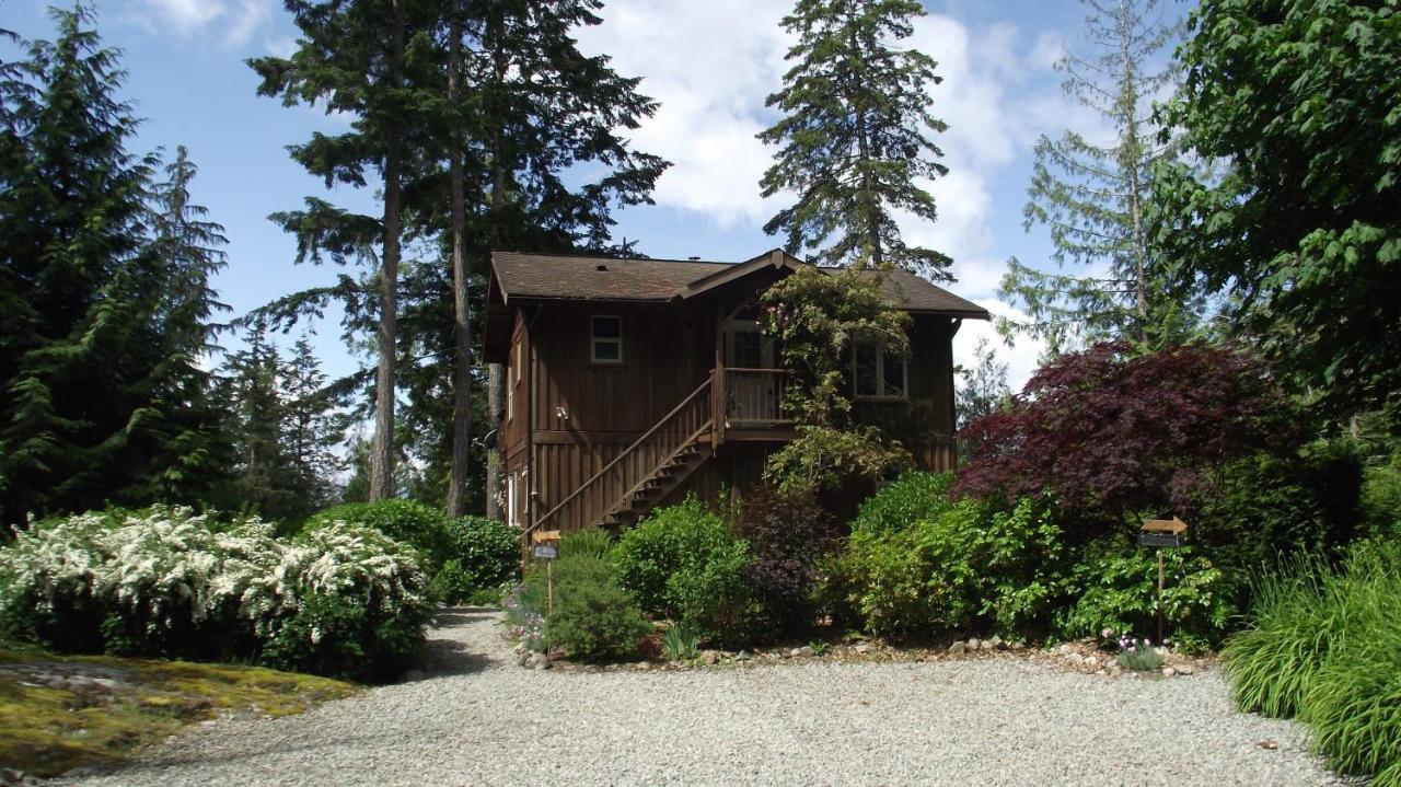 Secret Cove Cottage Suites Halfmoon Bay エクステリア 写真