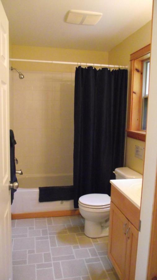 Secret Cove Cottage Suites Halfmoon Bay エクステリア 写真